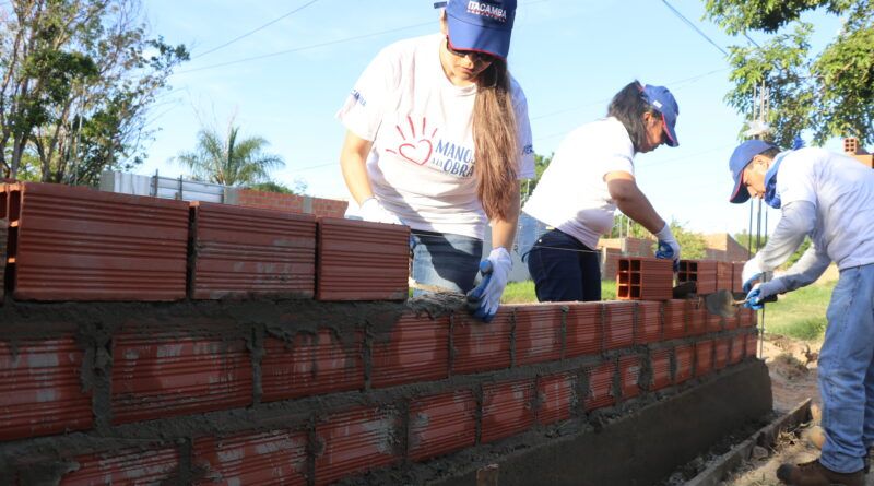 Voluntarios de Itacamba mejoraron la vivienda de trabajadora que colabora con la limpieza en sus oficinas