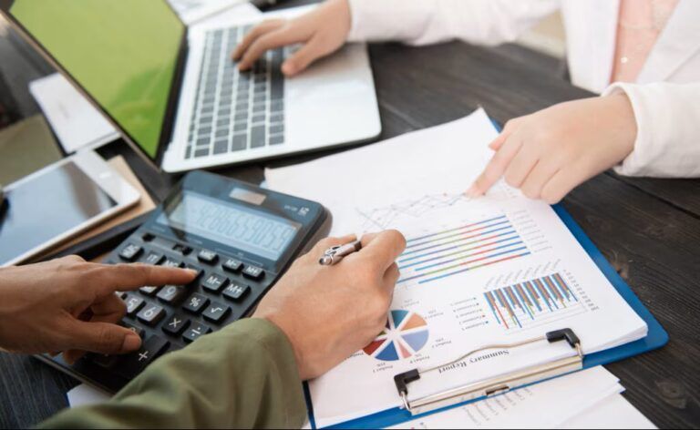 tributos-impuestos-tasas-contribuciones-especiales-salud-financiera-BBVA-1024x629