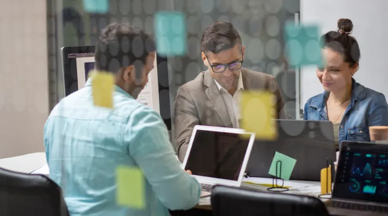 Actúa como un redactor profesional especializado en investigación y creación de contenido auténtico.