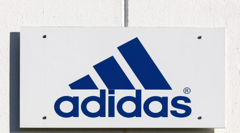 Disney y Adidas juegan una nueva carta rumbo a 2026