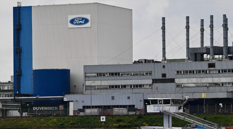 Ford descubre el límite de la inteligencia artificial: la experiencia humana vuelve al centro de la industria