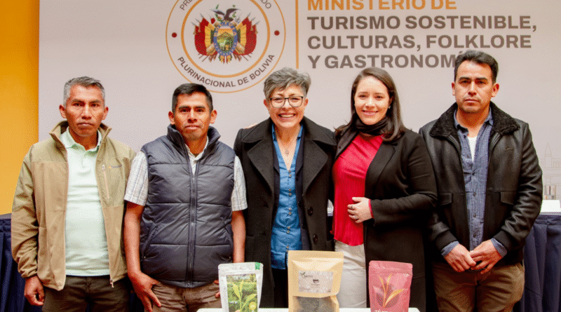 Productores bolivianos de té verde y rojo triunfan en certamen artesanal de Sudamérica