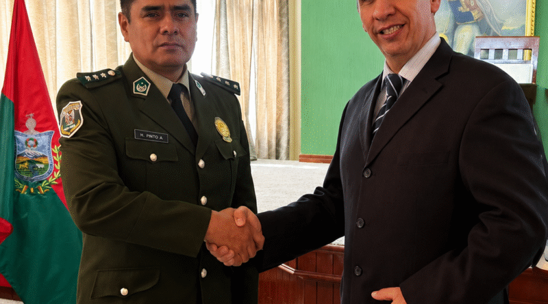 Por su aporte a la seguridad ciudadana, Tigo es distinguido con el Emblema de Oro de la Policía Boliviana